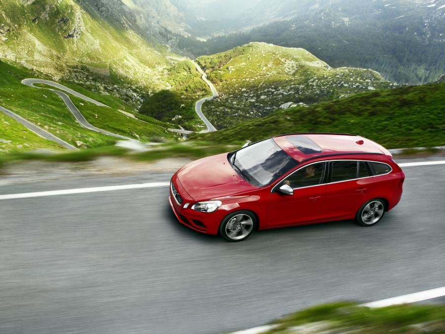  Volvo V60 R-Design 2011 года  (фото 7 из 9)
